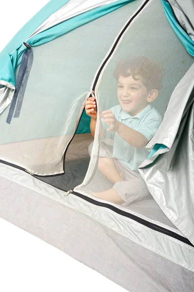 Młody chłopak w namiocie — Zdjęcie stockowe