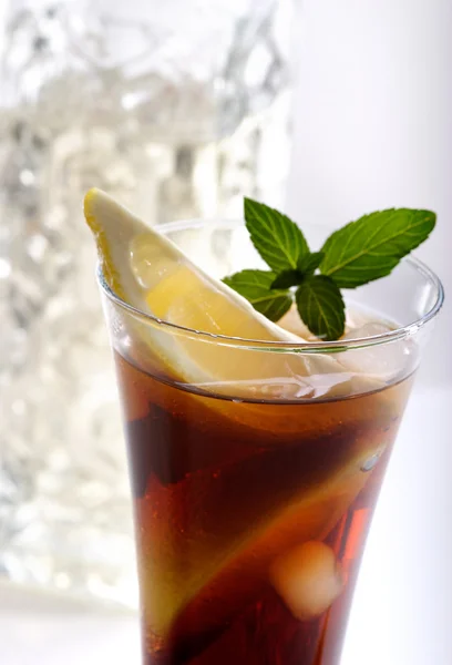 Bacardi mit Coca-Cola-Cocktail — Stockfoto
