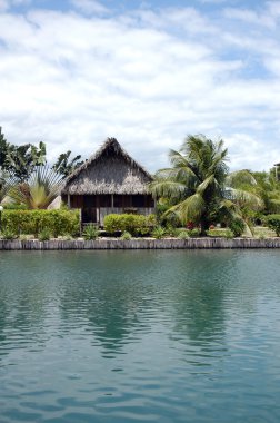 palms Belize yapılmış iki kulübe