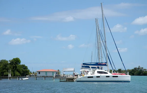 Due yacht in mare caraibico — Foto Stock