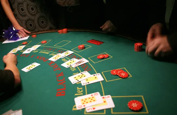 Блэк джек в казино — стоковое фото