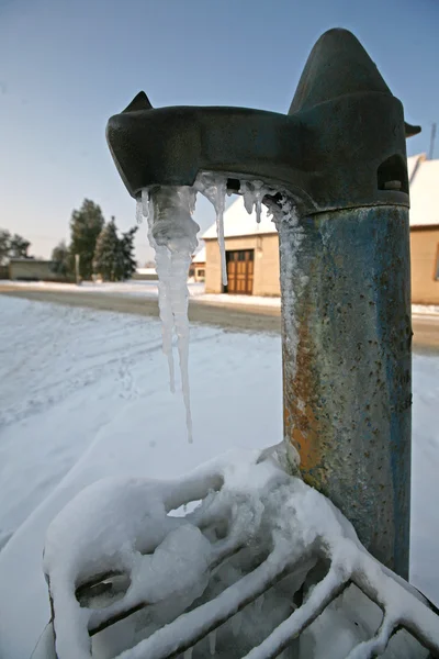 Frozen old water pump in Czech village — Stock Photo, Image