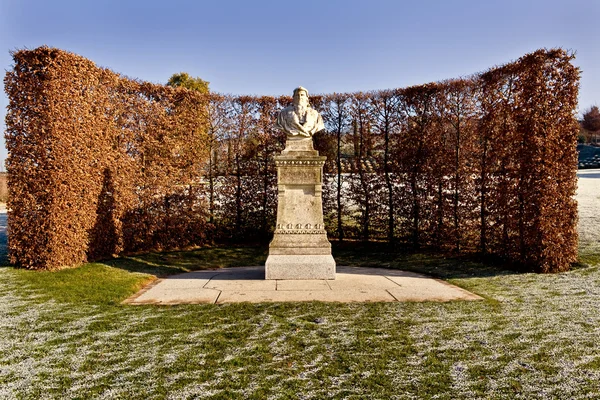 纪念碑莱昂纳多 · 达 · 芬奇 — 图库照片
