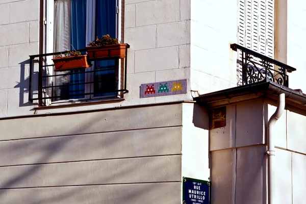 Mozaïek op het huis in Parijs — Stockfoto