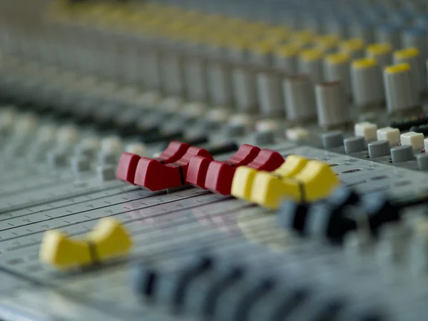 Professionelles Audio-Mischpult. — Stockfoto