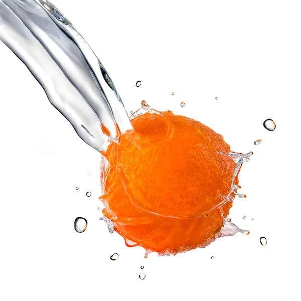 Sladké vody stříkající na oranžové — Stock fotografie