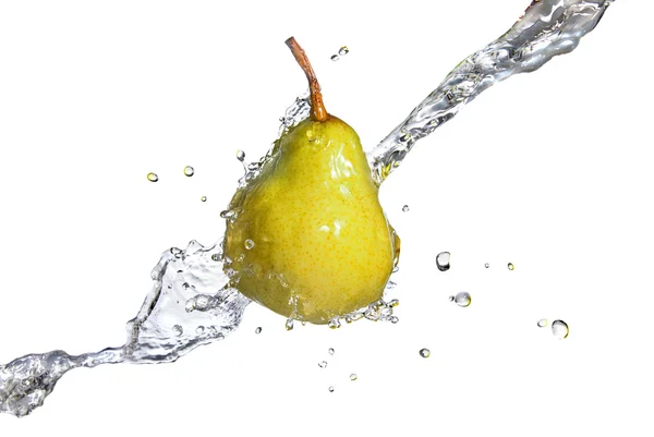 Жовта груша з водяними бризками — стокове фото