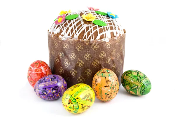 Huevos de Pascua y pastel — Foto de Stock