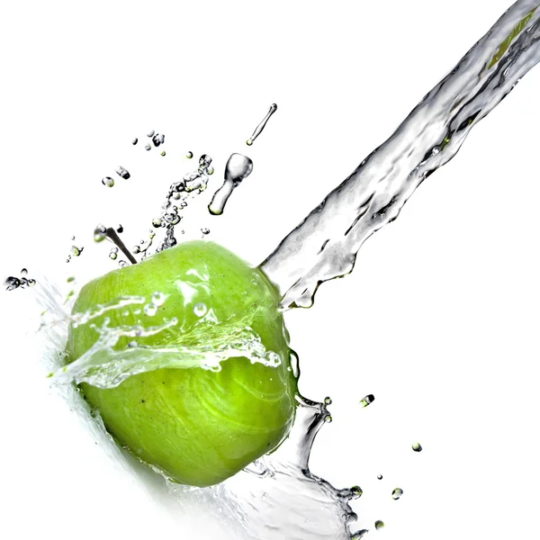 Zelené jablko a voda — Stock fotografie