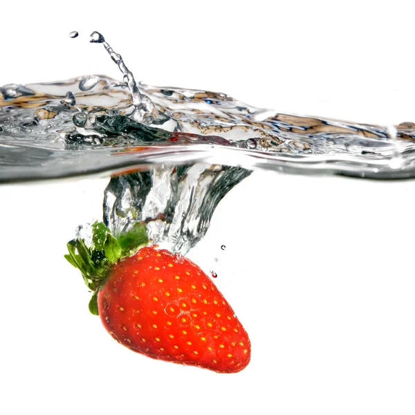 Strawberry dropped into water — Stock Photo, Image