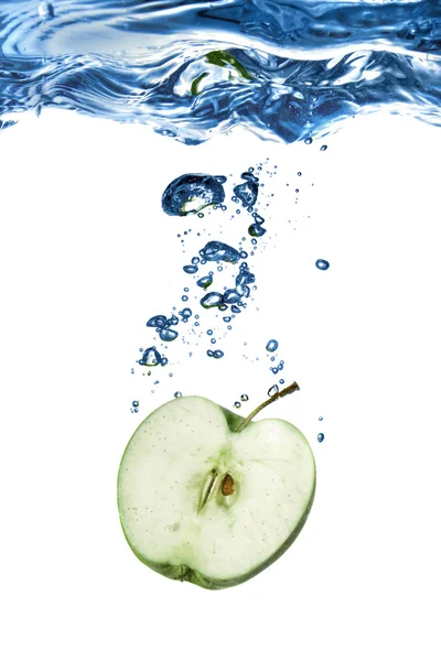 Green apple and water — Stock Photo, Image