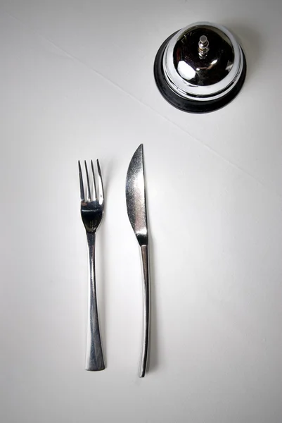 Vork en mes op tafel — Stockfoto
