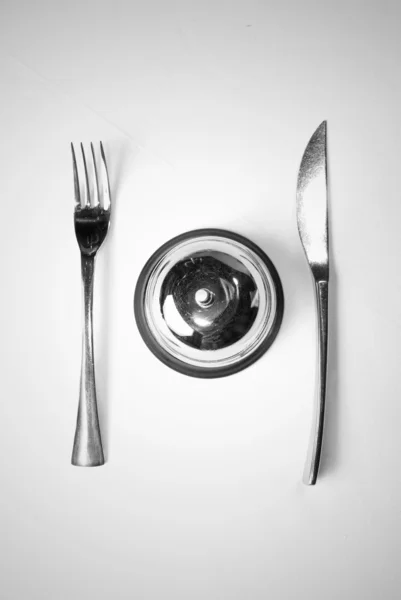 Widelec i nóż na stole — Zdjęcie stockowe
