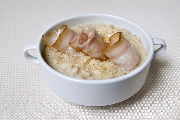 Breakfast with oat and bacon — Stock Photo, Image