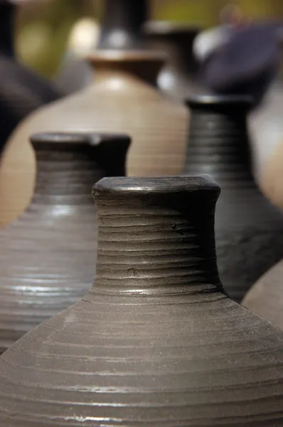 Ručně vyráběné hliněné džbány — Stock fotografie