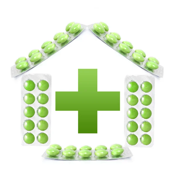 Huis van verpakkingen van groene tabletten — Stockfoto