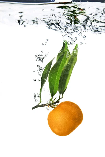 Mandarin leesett-ba víz — Stock Fotó