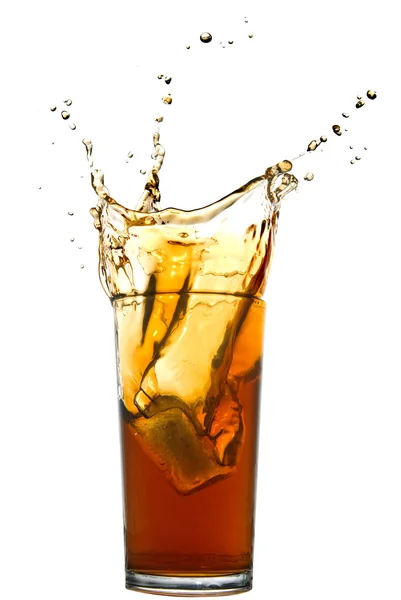 Spritzer Cola isoliert auf Weiß — Stockfoto