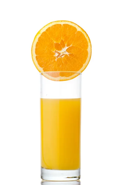 Apelsinjuice och apelsin — Stockfoto