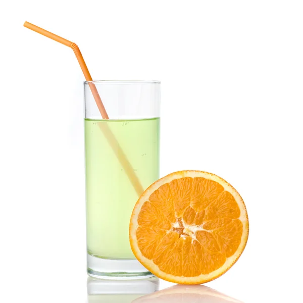 Limon suyu ile portakal — Stok fotoğraf