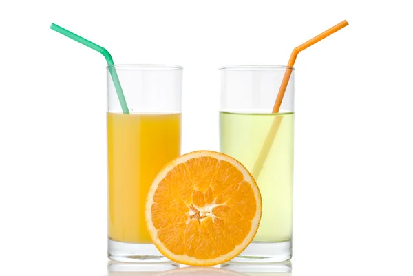 Лайм и апельсиновый сок с апельсином — стоковое фото
