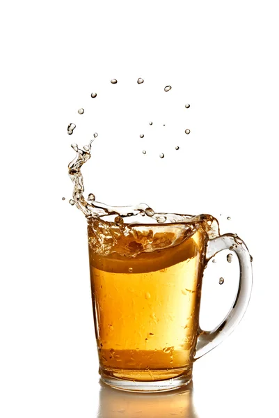 Chá e limão caíram na xícara — Fotografia de Stock