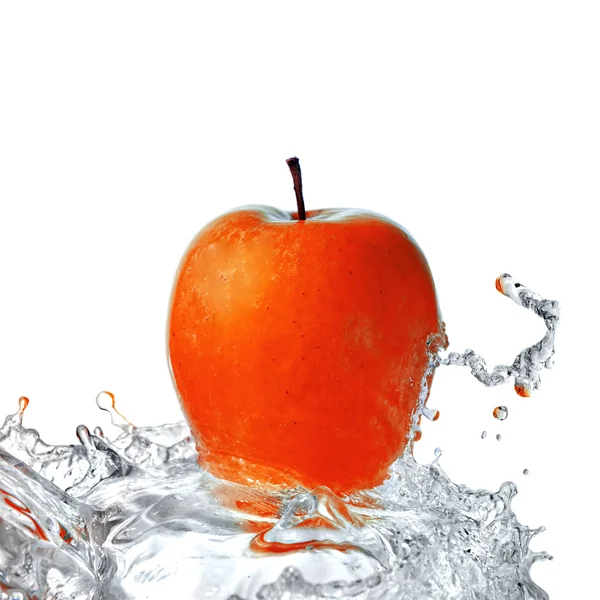 Zoet water splash op apple — Stockfoto
