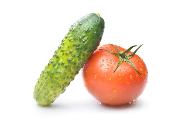 Roșii roșii și castraveți verzi — Fotografie, imagine de stoc