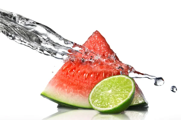 Vattenmelon, lime och vatten stänk — Stockfoto