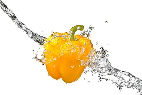 Sladké vody splash na žlutá paprika — Stock fotografie