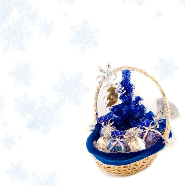 Xmas gift in basket — Stock Photo, Image