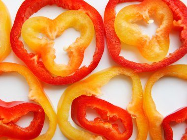 gemide taze biber dilimleri