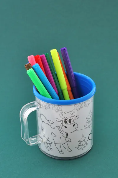 Taza de dibujo con marcadores — Foto de Stock