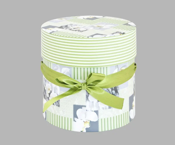 Elegante caja de regalo verde con cinta — Foto de Stock