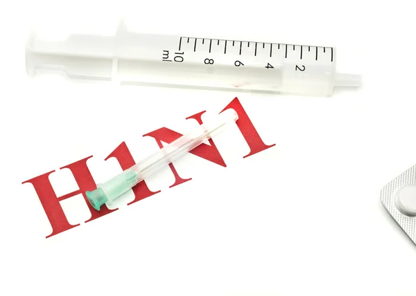 Swine FLU H1N1 - таблетки и шприц — стоковое фото