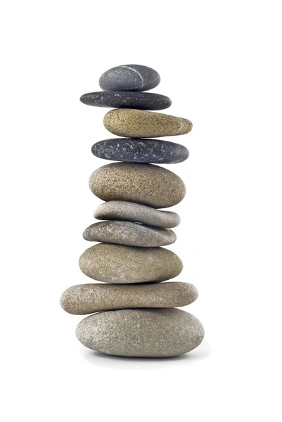 Pile ou tour en pierre équilibrée isolée — Photo