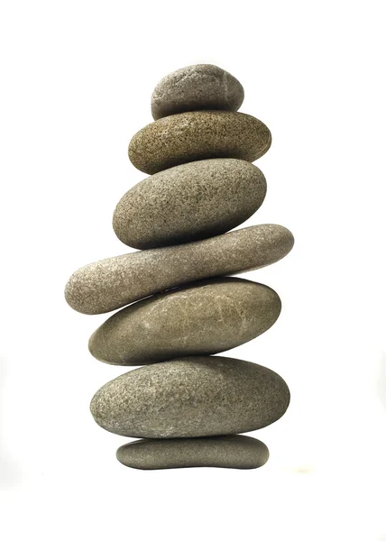 Isoliert ausgeglichener Steinstapel oder Turm — Stockfoto