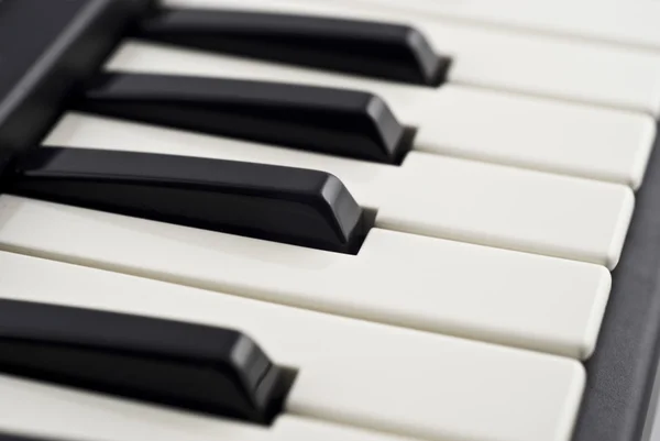 Primo piano (DOF) della tastiera per pianoforte — Foto Stock