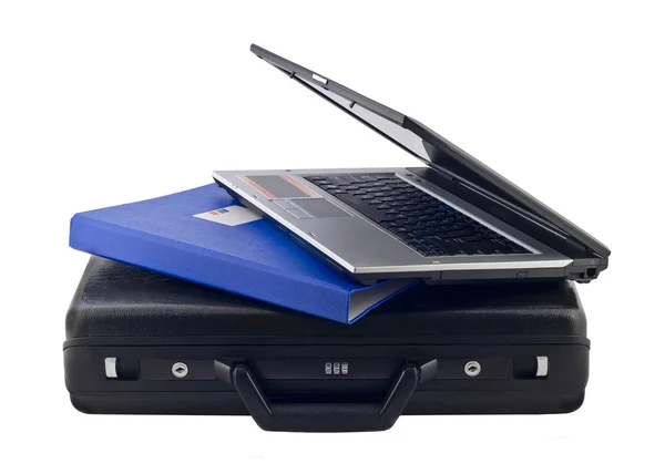 Черный чехол с ноутбуком и папкой — стоковое фото