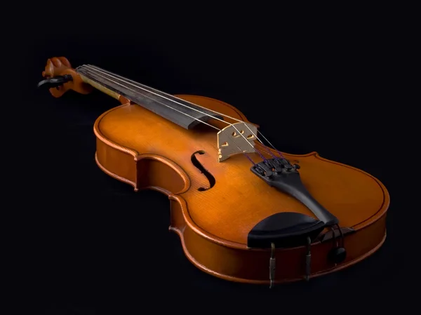 Антикварная скрипка над черным — стоковое фото