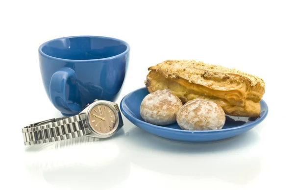 stock image Lunch time - Watch, blue cup, pastry