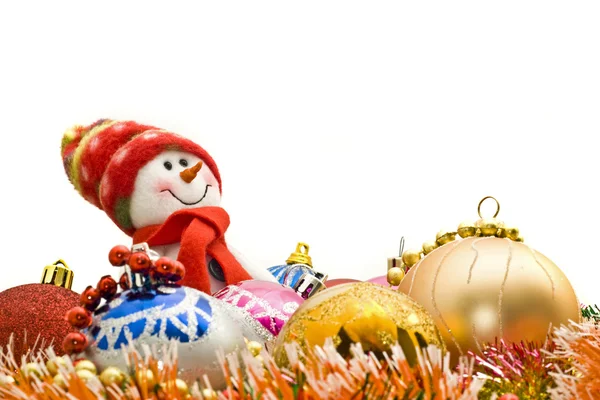 Смішний різдвяний сніговик і прикраси кулі — стокове фото
