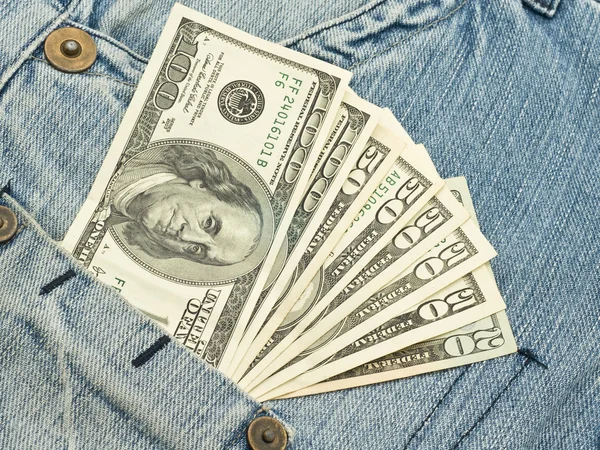 Nam pieniądze w kieszeni jeansów — Zdjęcie stockowe