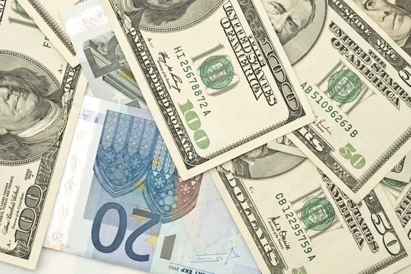Notas de euro e de dólar americano — Fotografia de Stock