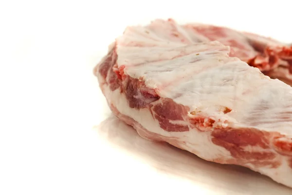 Żeberka wieprzowe i mięso na białym tle nad białym — Zdjęcie stockowe