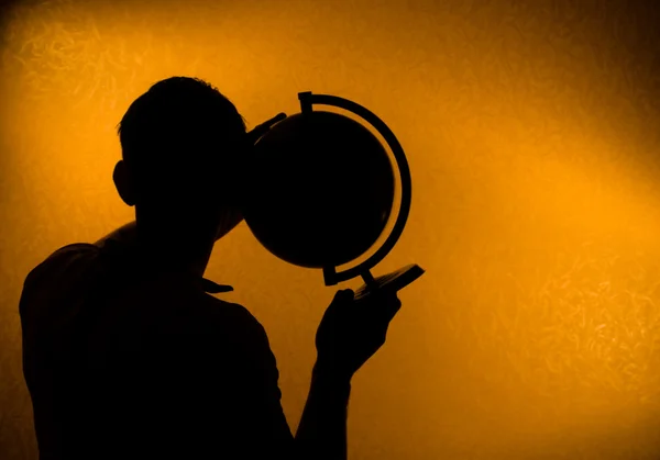 Der Welt zuhören - Silhouette des Menschen — Stockfoto