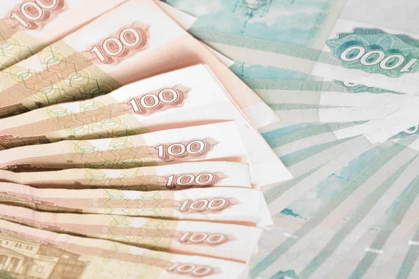 Primeros planos de billetes de 100 y 1000 rublos — Foto de Stock