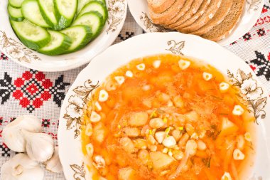 Borsch, siyah ekmek, votka