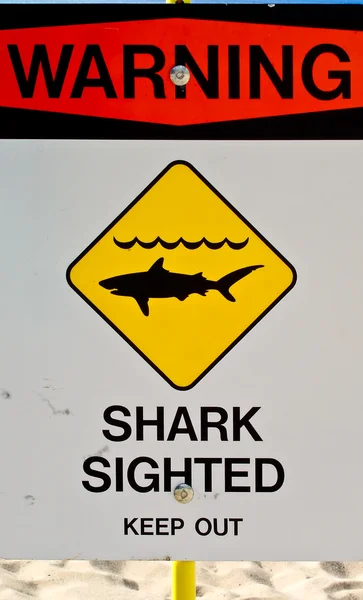 Warnung, Haie, Zeichen. — Stockfoto