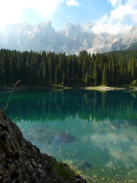 意大利白云石中的Carezza湖 — 图库照片